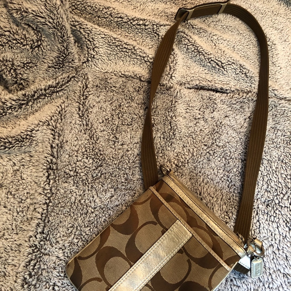 Coach Signature Crossbody - Picture 6 of 9